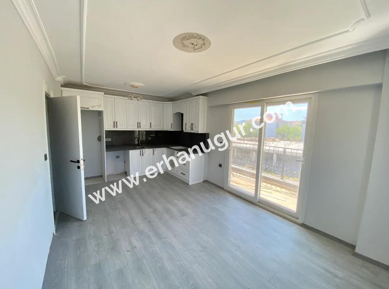 2 1 Wohnung Zum Verkauf 300M2 Zum Meer Im Zentrum Des Basars In Ürkmez