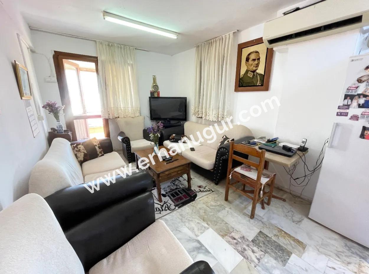 Geräumiger Verkauf 3 1 Wohnung Mit Meerblick 50M Vom Strand In Ürkmez Entfernt