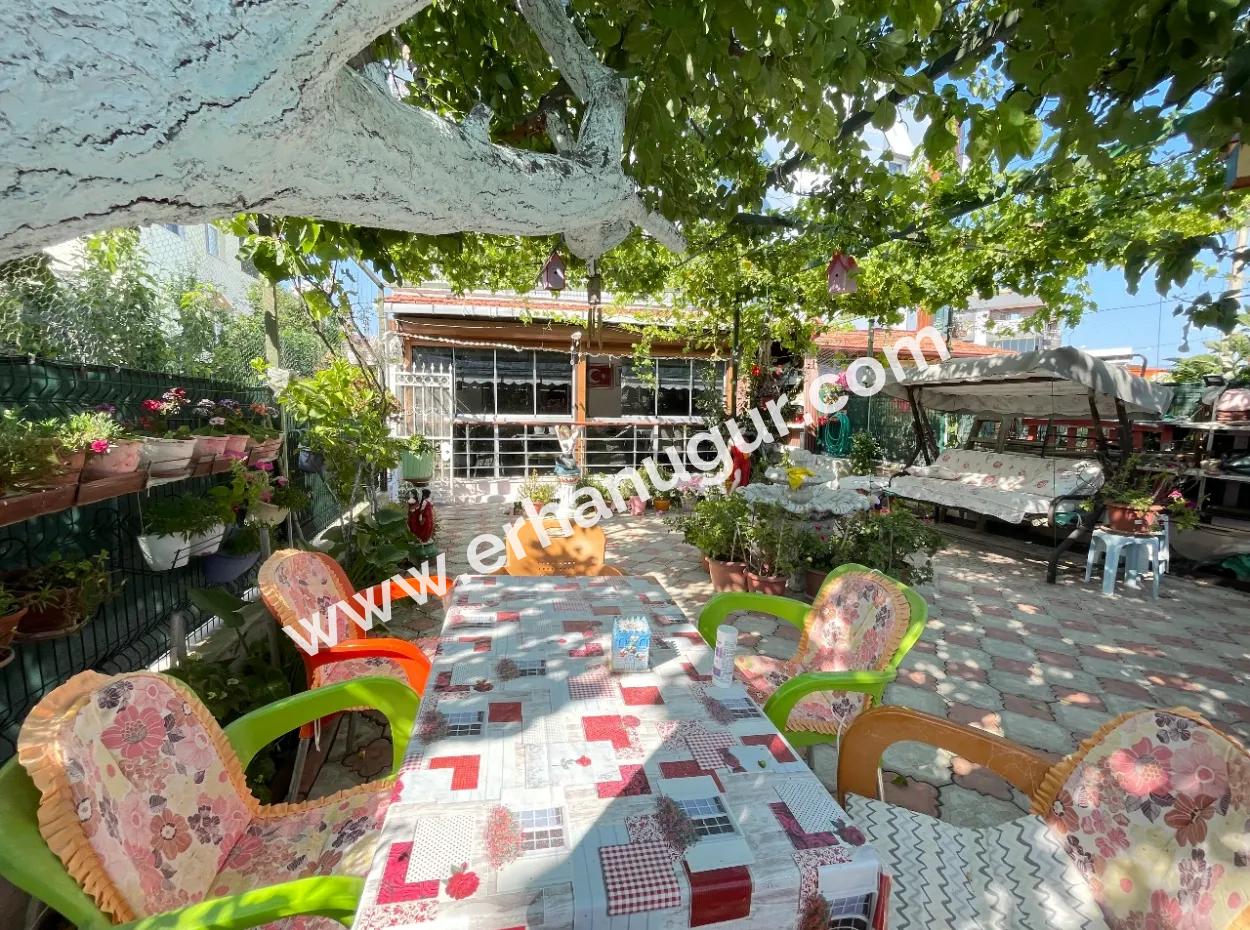 2 1 Wohnung Zum Verkauf In Ürkmez Mit 350Mt Garten Zum Meer Im Zentrum