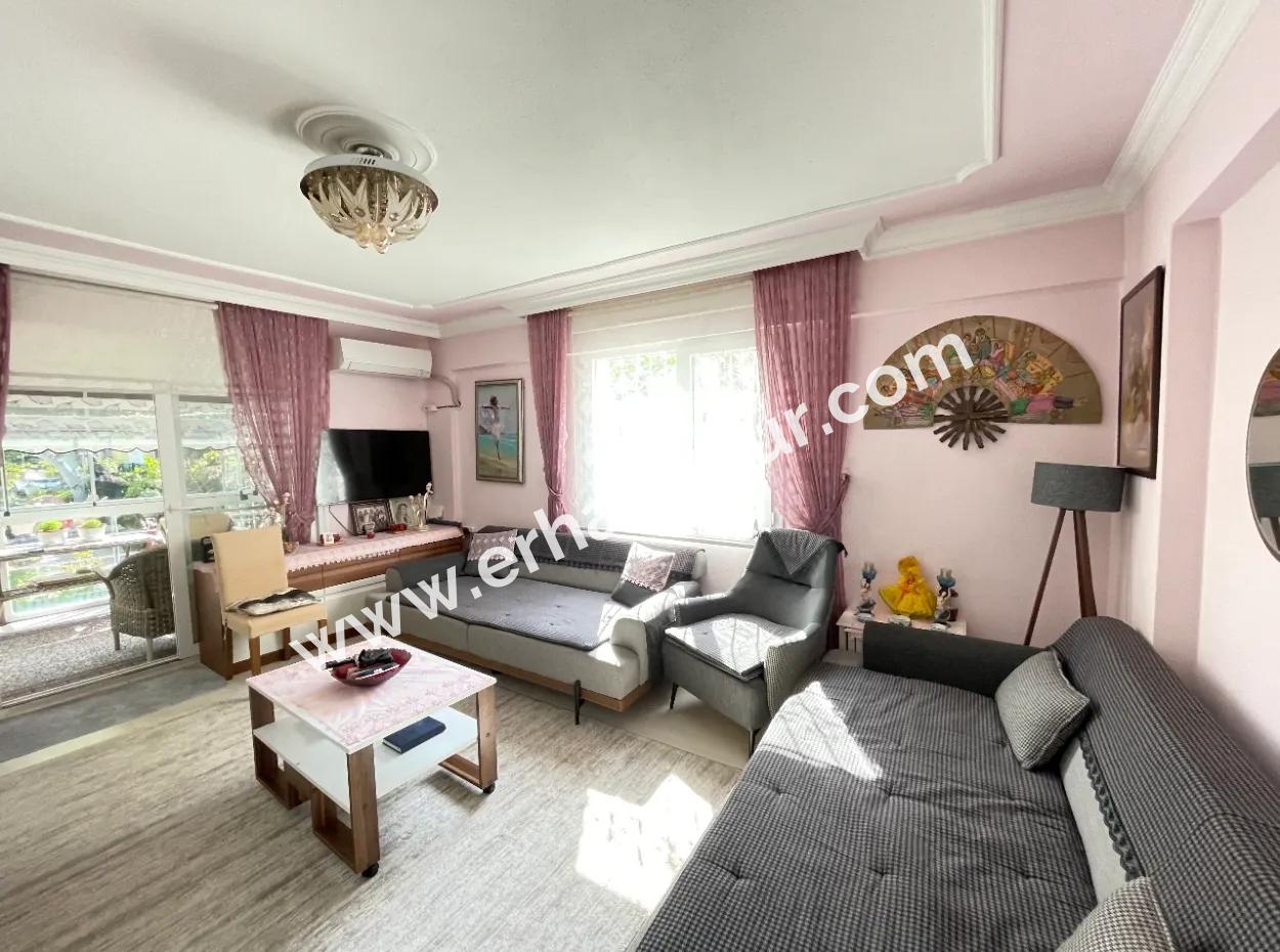 2 1 Wohnung Zum Verkauf In Ürkmez Mit 350Mt Garten Zum Meer Im Zentrum