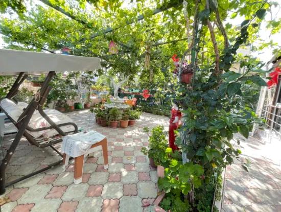 2 1 Wohnung Zum Verkauf In Ürkmez Mit 350Mt Garten Zum Meer Im Zentrum