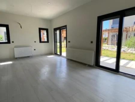 3 1 Ferienhaus Zu Verkaufen In Einem Komplex In Sefirihisar Doğanbeyde