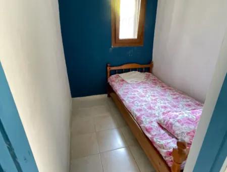 Geräumiges Verkaufsangebot 2 1 Wohnung Mit Grossem Garten 50M Vom Strand In Ürkmez Entfernt