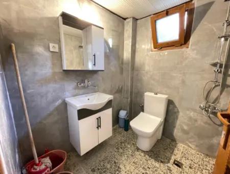 Geräumiges Verkaufsangebot 2 1 Wohnung Mit Grossem Garten 50M Vom Strand In Ürkmez Entfernt