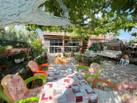 2 1 Wohnung Zum Verkauf In Ürkmez Mit 350Mt Garten Zum Meer Im Zentrum