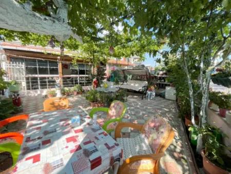 2 1 Wohnung Zum Verkauf In Ürkmez Mit 350Mt Garten Zum Meer Im Zentrum