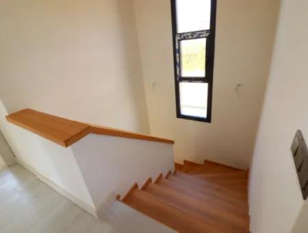 3 1 Villa Zum Verkauf In Einem Freistehenden Komplex In Seferihisar Doğanbey