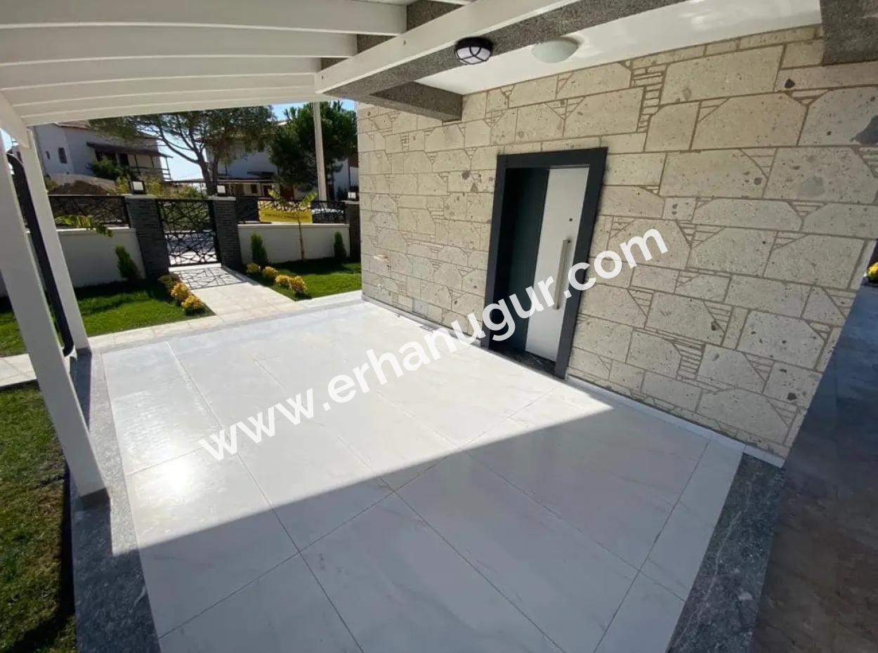 50M2 Pool And Garden Summer Villa For Sale In Gümüldür