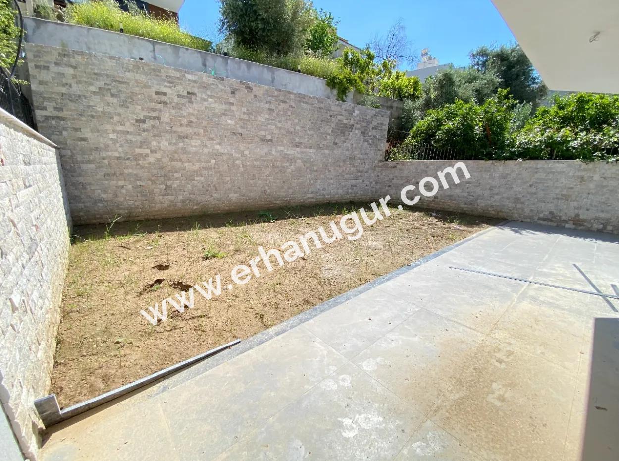 2 1 Villa With Large Garden For Sale In Ürkmez