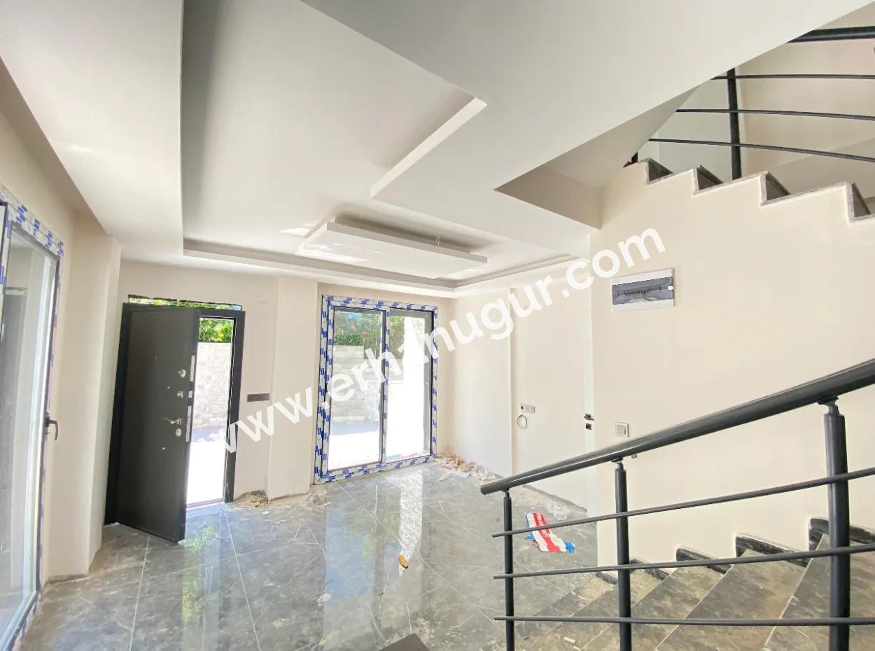 2 1 Villa With Large Garden For Sale In Ürkmez