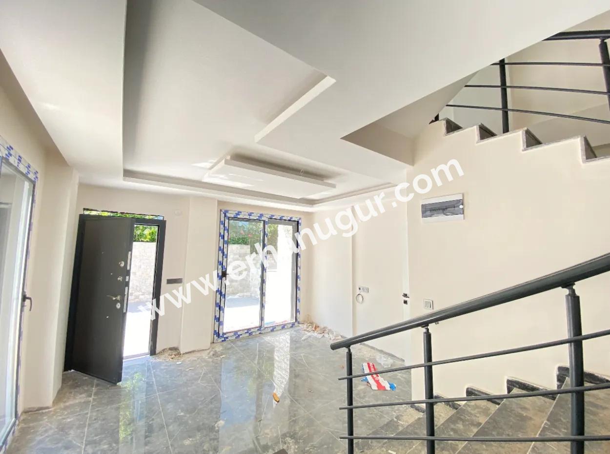 2 1 Villa With Large Garden For Sale In Ürkmez