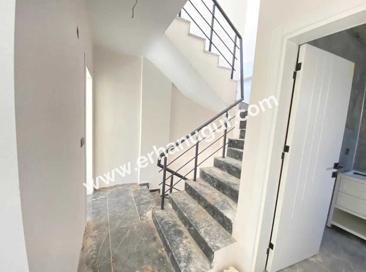 2 1 Villa With Large Garden For Sale In Ürkmez