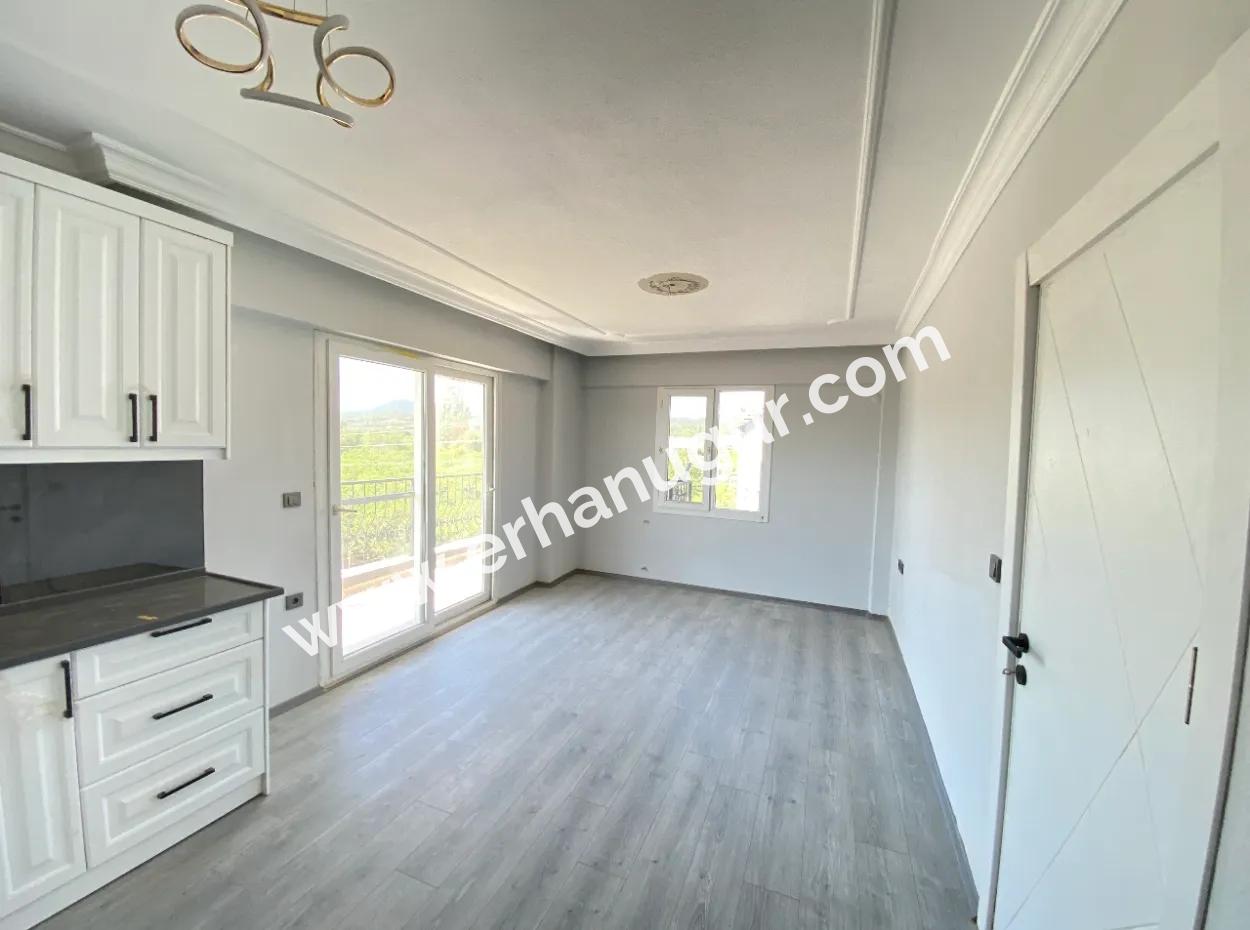 2 1 Apartment For Sale 300M2 To The Sea In The Center Of The Bazaar In Ürkmez