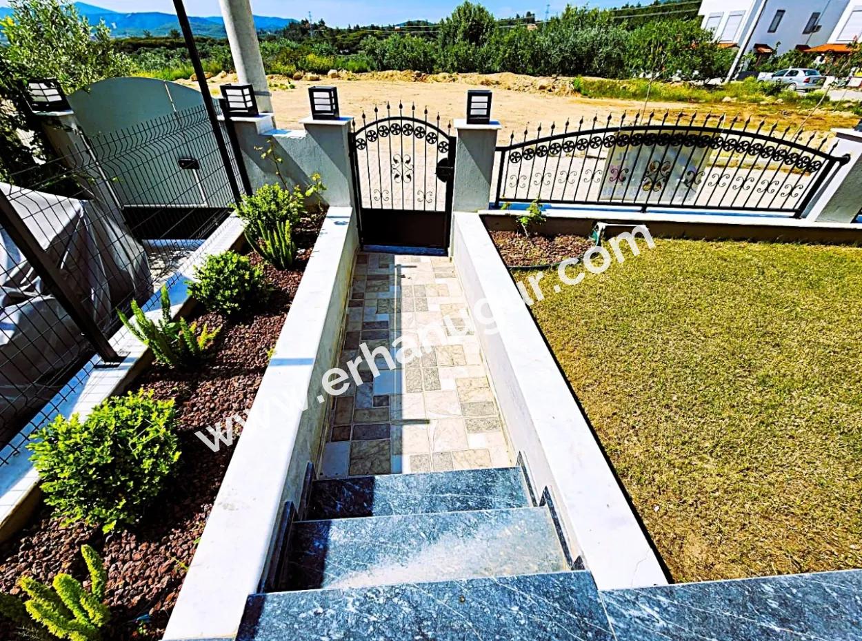 Single Detached 3 1 Villa With Sea View In Ürkmez