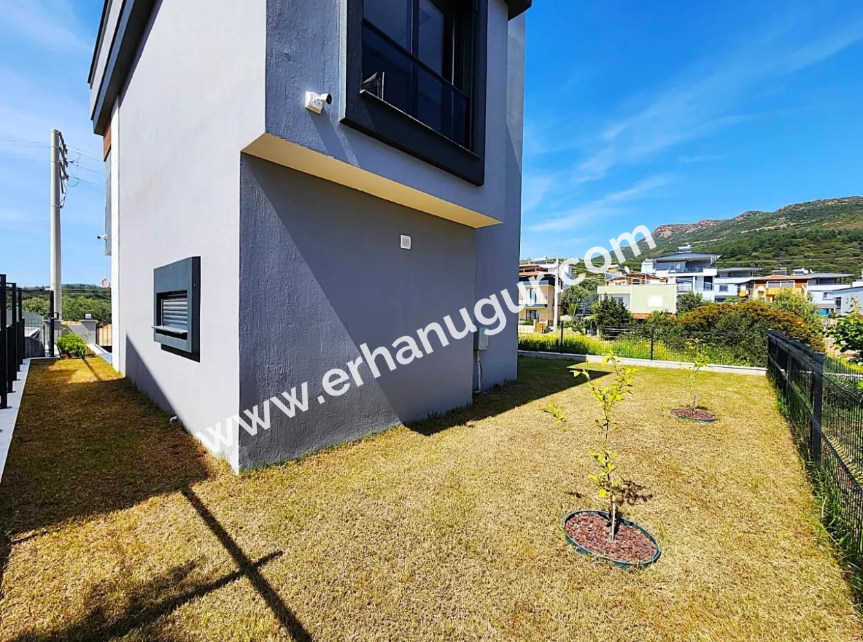 Single Detached 3 1 Villa With Sea View In Ürkmez