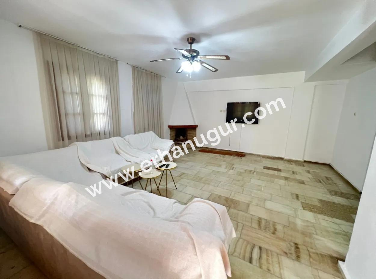 3 1 Villa For Sale On The Sea Side In Seferihisar Ürkmez