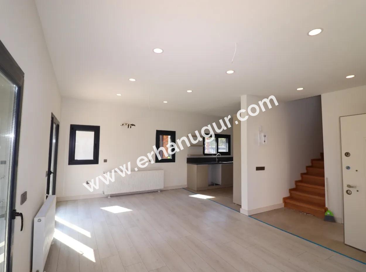 3 1 Villa For Sale In A Single Detached Complex In Seferihisar Doğanbey