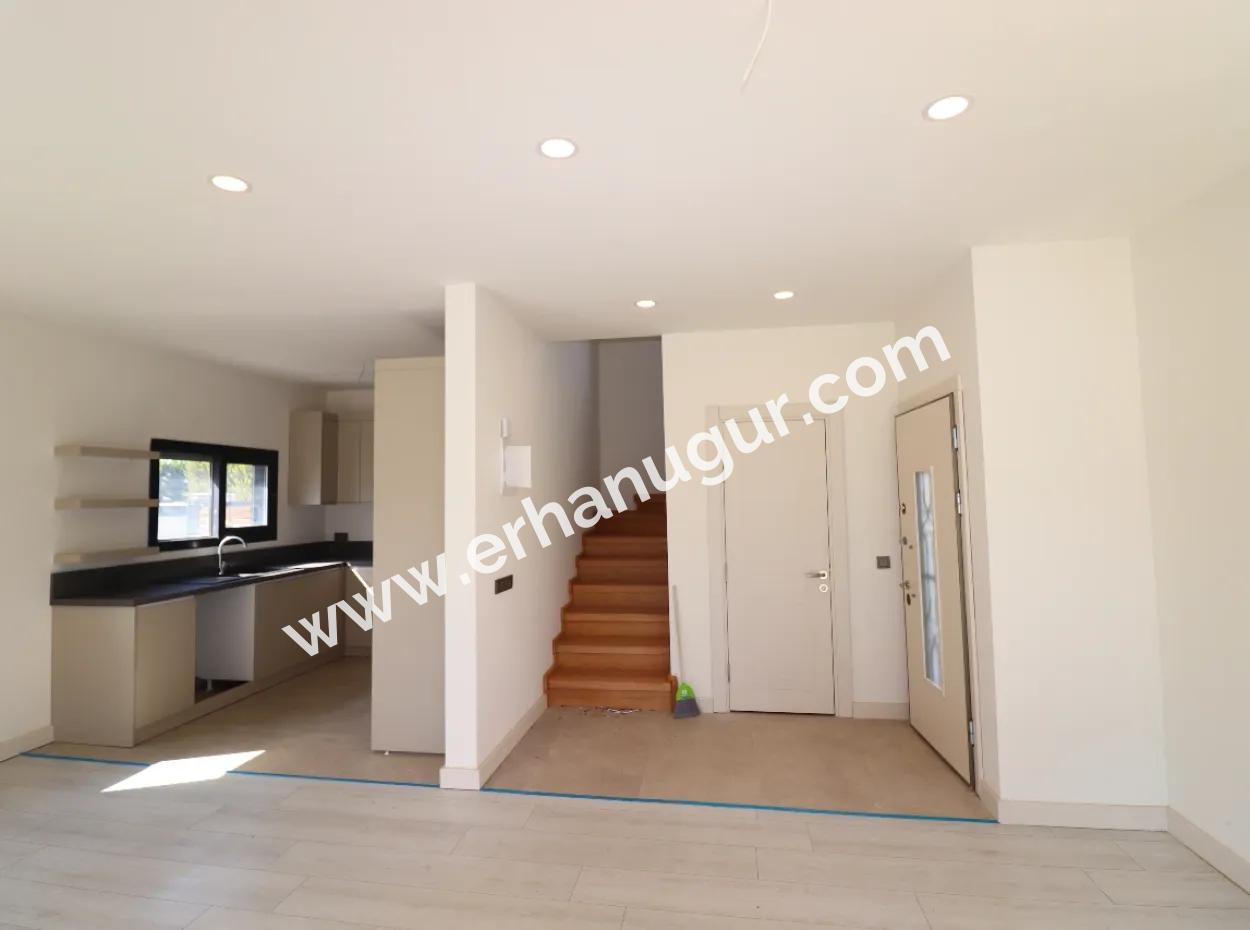 3 1 Villa For Sale In A Single Detached Complex In Seferihisar Doğanbey