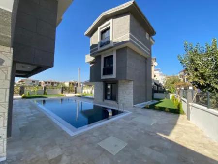 50M2 Pool And Garden Summer Villa For Sale In Gümüldür