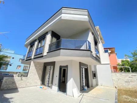 2 1 Villa With Large Garden For Sale In Ürkmez