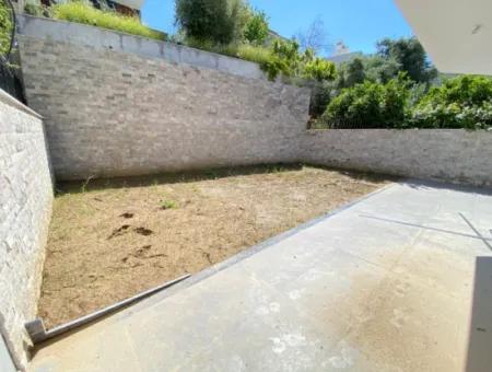 2 1 Villa With Large Garden For Sale In Ürkmez