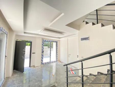 2 1 Villa With Large Garden For Sale In Ürkmez