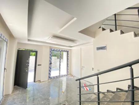 2 1 Villa With Large Garden For Sale In Ürkmez