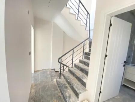 2 1 Villa With Large Garden For Sale In Ürkmez