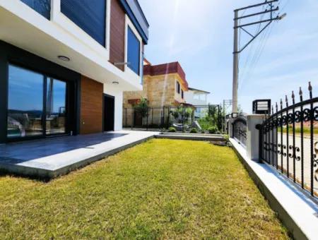 Single Detached 3 1 Villa With Sea View In Ürkmez