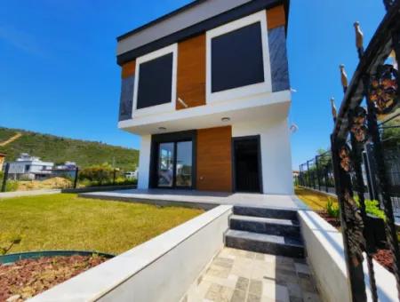Single Detached 3 1 Villa With Sea View In Ürkmez