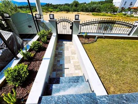 Single Detached 3 1 Villa With Sea View In Ürkmez