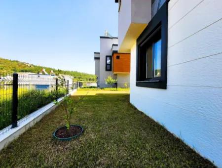 Single Detached 3 1 Villa With Sea View In Ürkmez