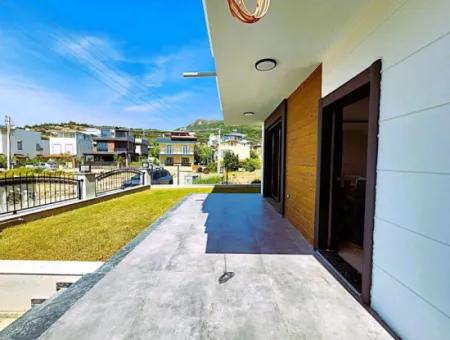 Single Detached 3 1 Villa With Sea View In Ürkmez