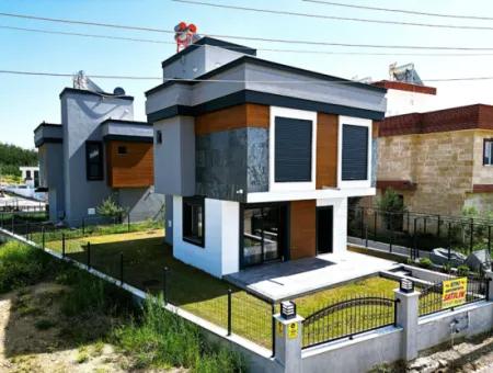 Single Detached 3 1 Villa With Sea View In Ürkmez