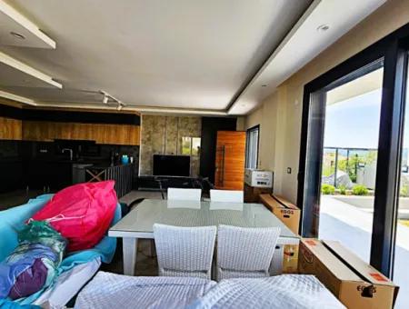Single Detached 3 1 Villa With Sea View In Ürkmez