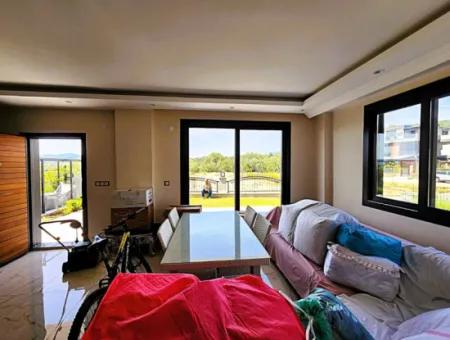 Single Detached 3 1 Villa With Sea View In Ürkmez