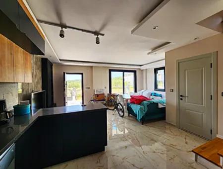 Single Detached 3 1 Villa With Sea View In Ürkmez