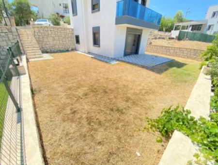 4 2 Villas For Sale With Full Sea View In Akarcada