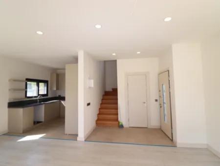 3 1 Villa For Sale In A Single Detached Complex In Seferihisar Doğanbey