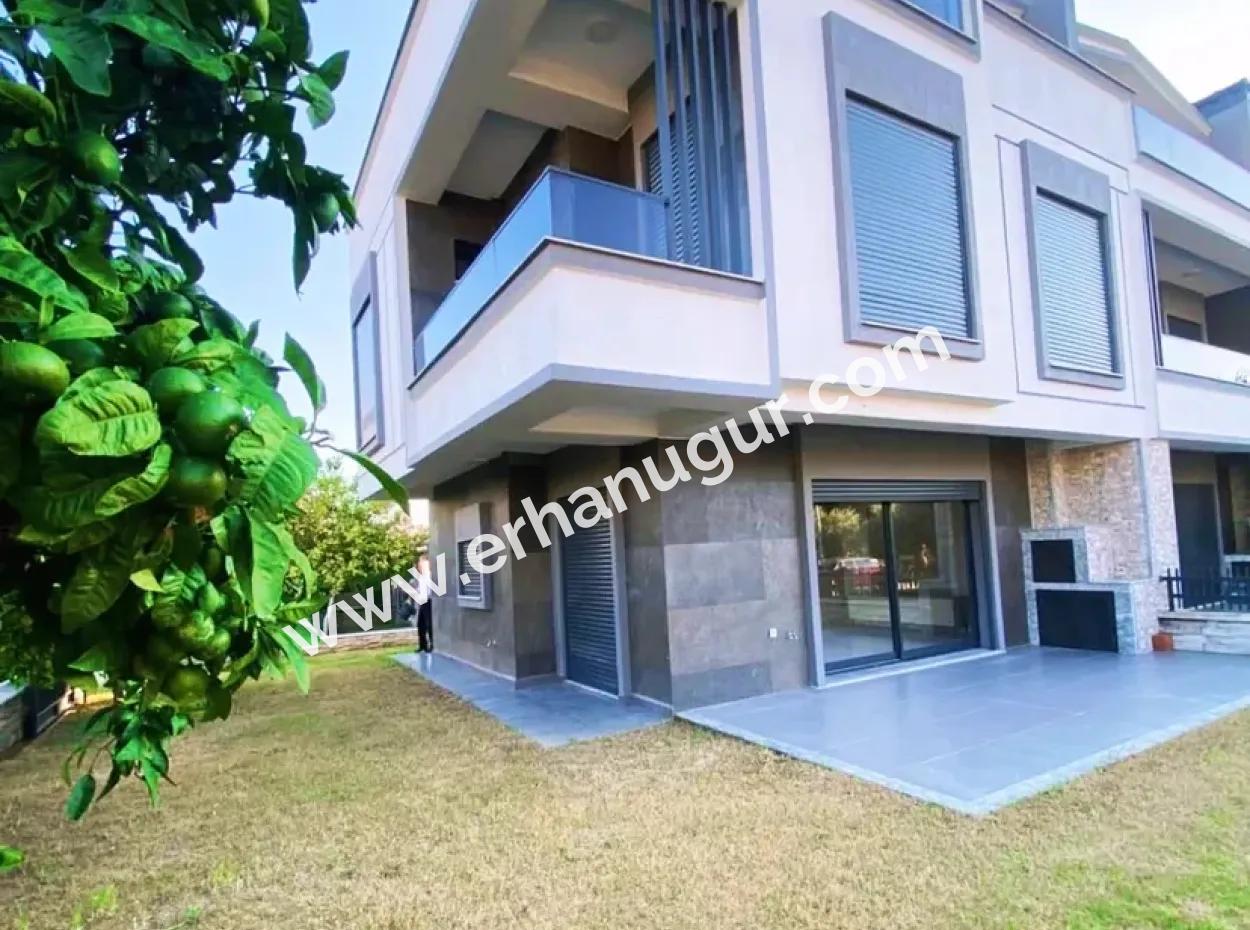 Deniz Tarafı, Köşe, Büyük Bahçelisatılık 3+1 Villa