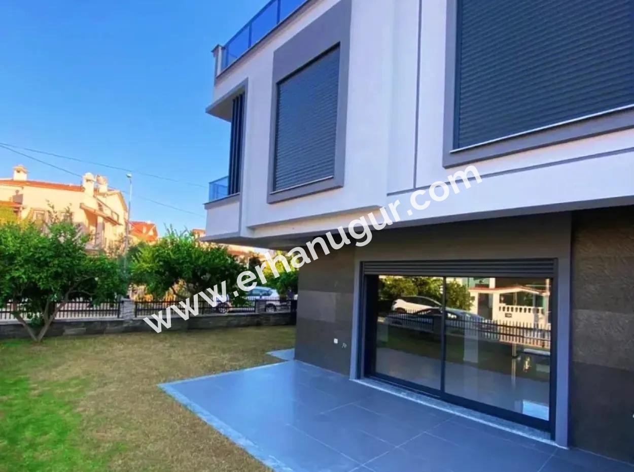 Deniz Tarafı, Köşe, Büyük Bahçelisatılık 3+1 Villa