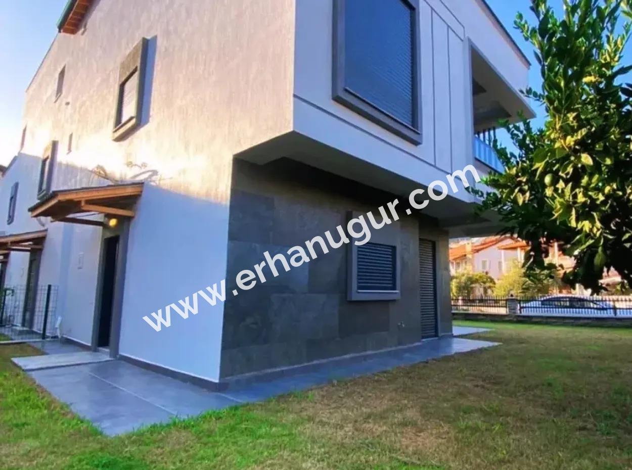 Deniz Tarafı, Köşe, Büyük Bahçelisatılık 3+1 Villa