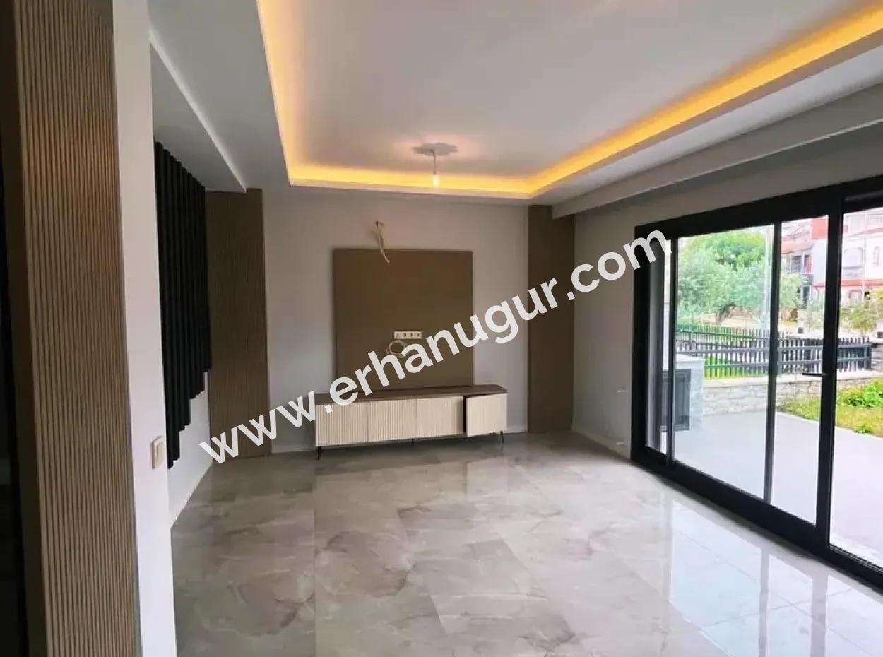 Deniz Tarafı, Köşe, Büyük Bahçelisatılık 3+1 Villa