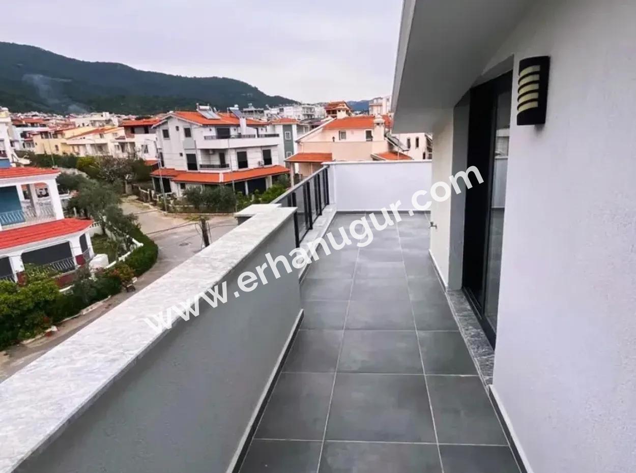 Deniz Tarafı, Köşe, Büyük Bahçelisatılık 3+1 Villa