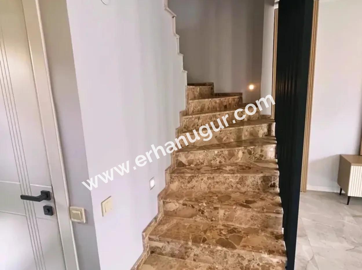 Deniz Tarafı, Köşe, Büyük Bahçelisatılık 3+1 Villa