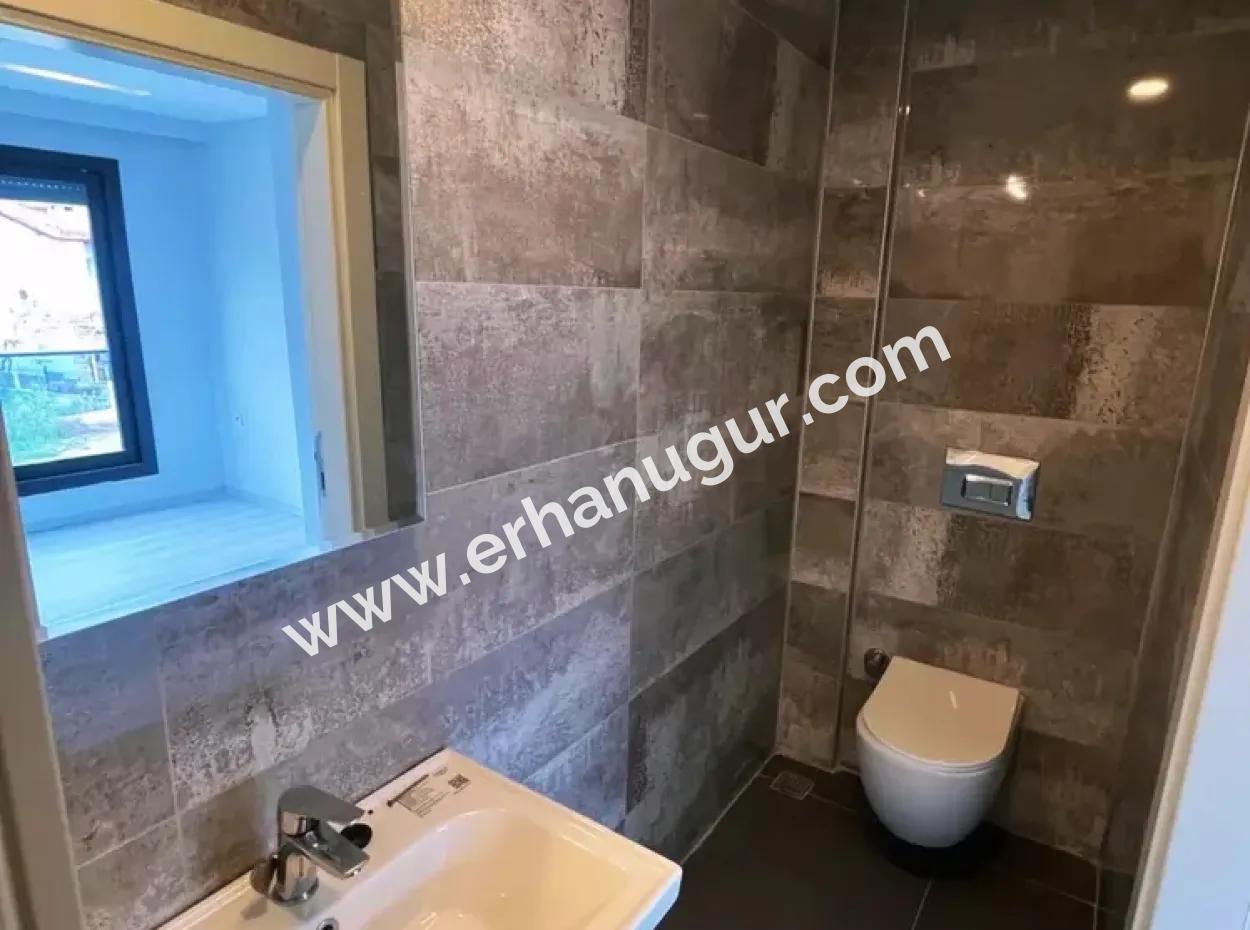 Deniz Tarafı, Köşe, Büyük Bahçelisatılık 3+1 Villa