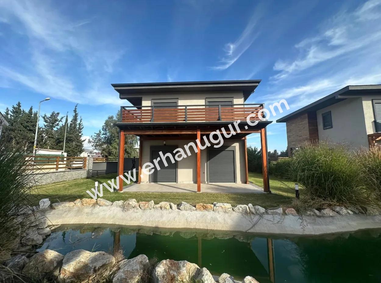 Sefirihisar Doğanbeyde Site İçinde Satılık 3+1 Yazlık