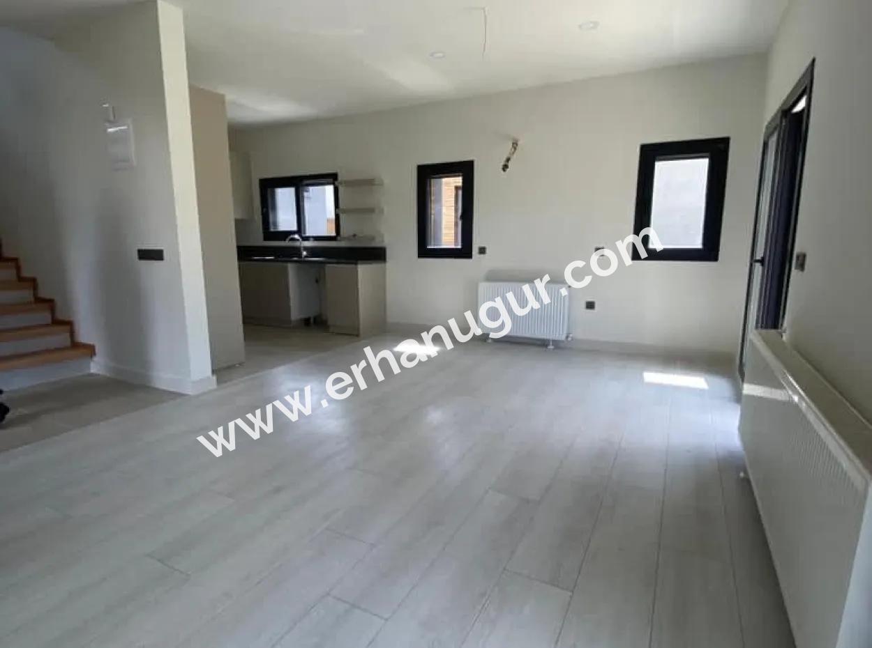 Sefirihisar Doğanbeyde Site İçinde Satılık 3+1 Yazlık