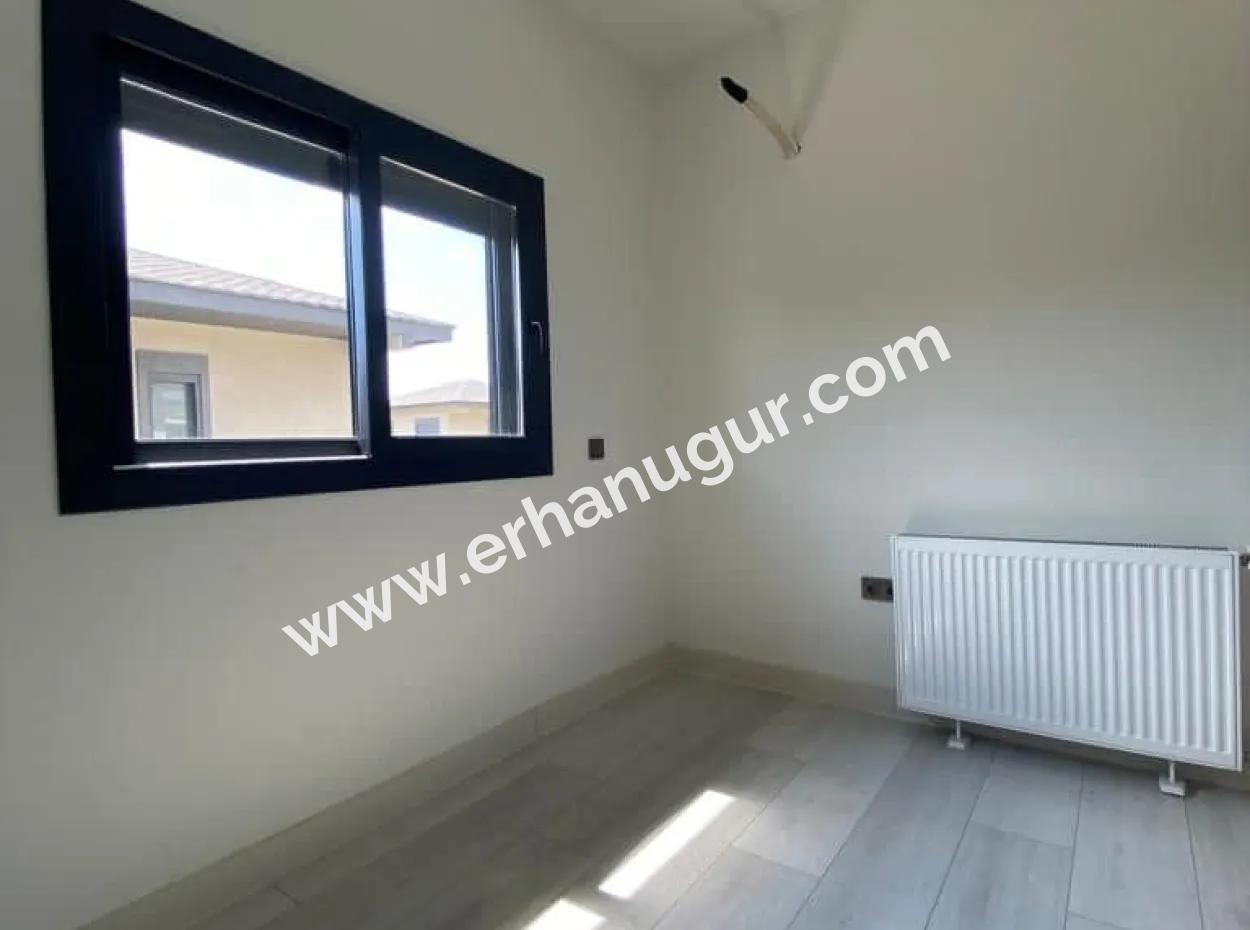 Sefirihisar Doğanbeyde Site İçinde Satılık 3+1 Yazlık