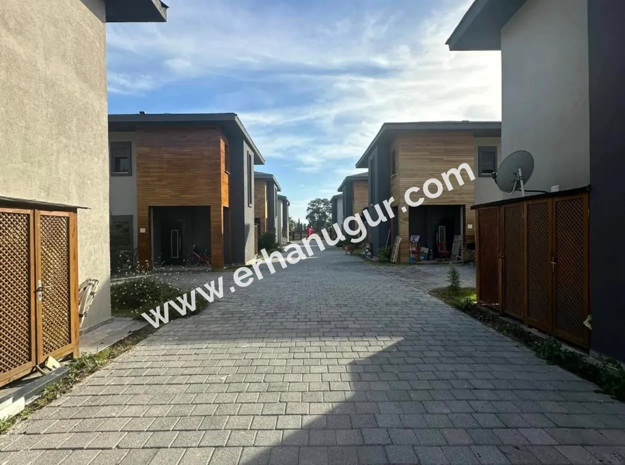 Sefirihisar Doğanbeyde Site İçinde Satılık 3+1 Yazlık